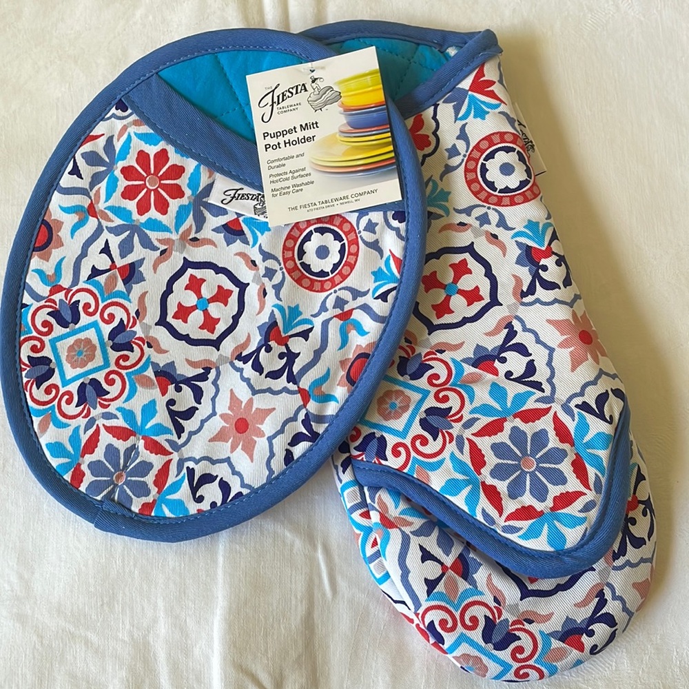 NWT Fiesta Puppet Mitt Pot Holder Oven Mitt Set Floral Print hot cold cotton